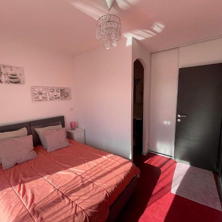 Maison F2, Neuve Au Calme Avec Jardinet La Crau Εξωτερικό φωτογραφία